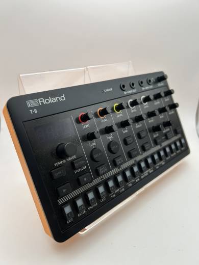 Roland T-8 AIRA Compact Beat Machine | Long & McQuade