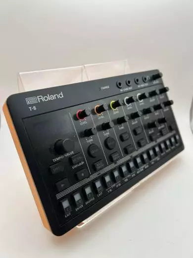 Roland - T-8 2