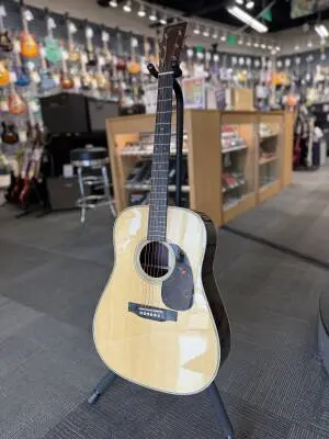 Martin Guitars - HD-28