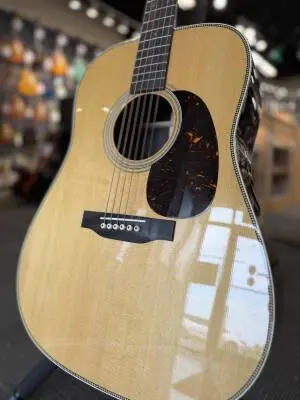 Martin Guitars - HD-28 2
