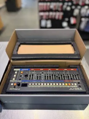 Store Special Product - Roland - JU-06A