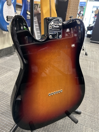 Fender American Professional II Telecaster, Maple Fingerboard - 3-Colour Sunburst - 011-3942-700 7