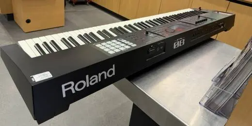 Roland - FA-08 Workstation 2