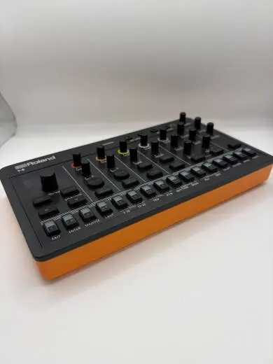 Roland - T-8 AIRA Compact Beat Machine 2