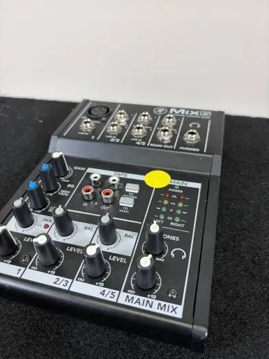 Mackie - MIX5 5-Channel Compact Mixer 2