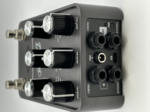 Universal Audio UAFX Dream '65 Reverb Amplifier Pedal | Long & McQuade