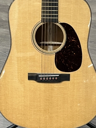 Martin Guitars - D-18 MOD DLX 2
