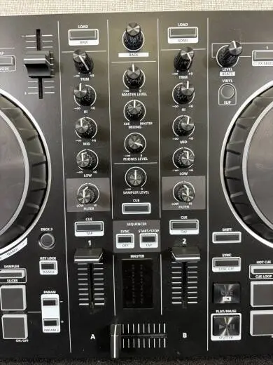 DJ-202 2-Channel Serato Intro DJ Controller 2
