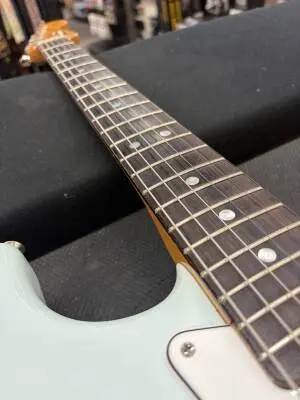 Fender - American Vintage II 1965 Stratocaster, Round-Lam Rosewood Fingerboard - Sonic Blue 2
