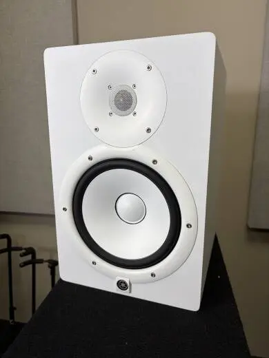 Yamaha - HS8W