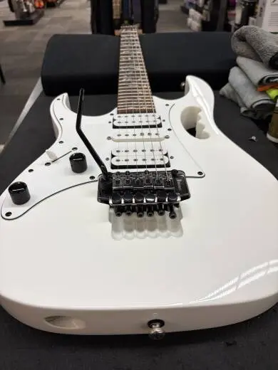 Ibanez - Steve Vai Signature JEM Jr. Left-Handed 2