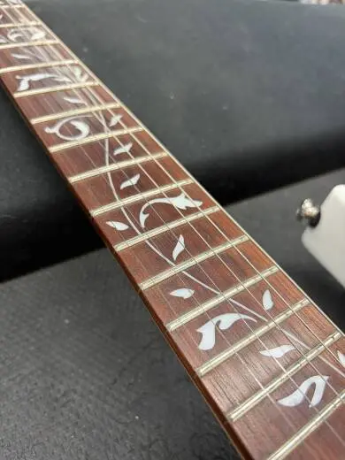Ibanez - Steve Vai Signature JEM Jr. Left-Handed 2