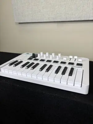 Arturia - MiniLab 3 25-Key MIDI Controller - White 2