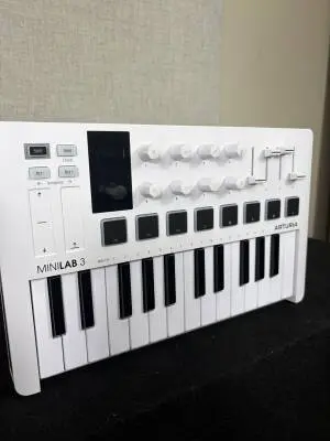 Arturia - MiniLab 3 25-Key MIDI Controller - White 2