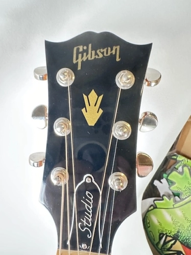 Gibson Walnut Burst SJ-200 5
