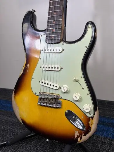 Fender Custom Shop - 1960 Stratocaster Heavy Relic, Rosewood Fingerboard - Faded Aged 3-Colour Sunburst 2