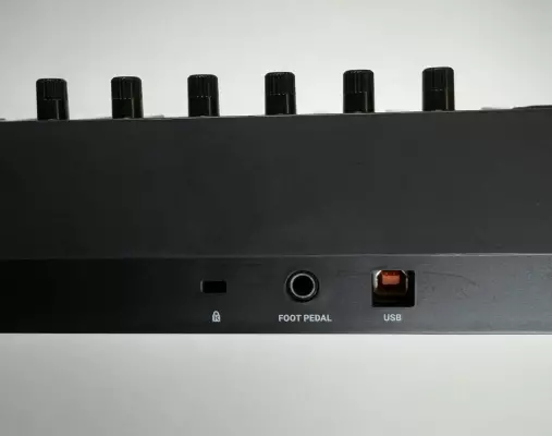 Native Instruments - 61 Note Controller 2