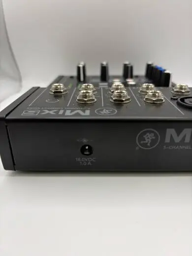 Mackie - MIX5 5-Channel Compact Mixer 2