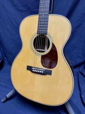 Martin Guitars - OM-28E V18