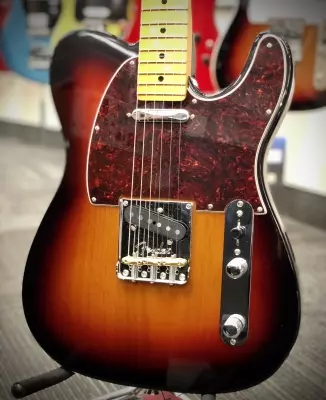 Fender - American Professional II Telecaster 3-Colour Sunburst 2