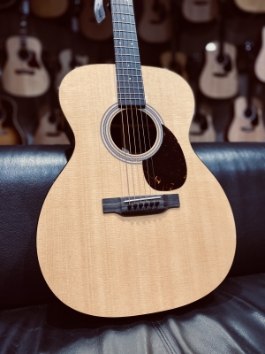 Martin Guitars - OM-21 V18