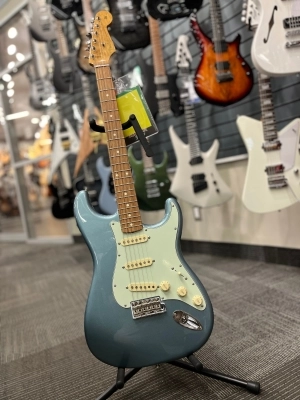 FENDER VINTERA 60S STRAT PF IBM 2