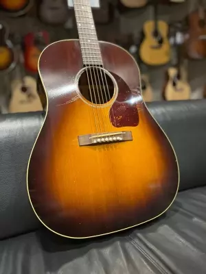 GIBSON 1942 BANNER J-45 LIGHT AGED