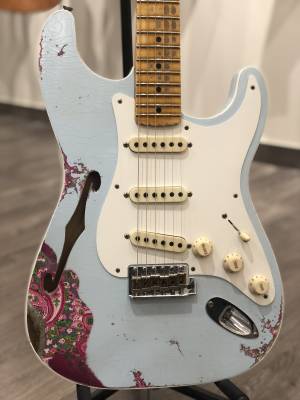 Fender Custom Shop 1956 Heavy Relic Thinline Stratocaster Sonic Blue Over Pink Paisley 2