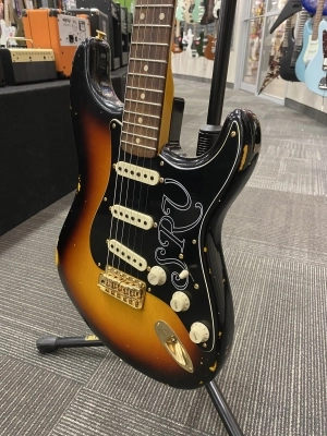 Fender Custom Shop - Stratocaster Signature Stevie Ray Vaughan Relic Faded 3-Colour Sunburst 2