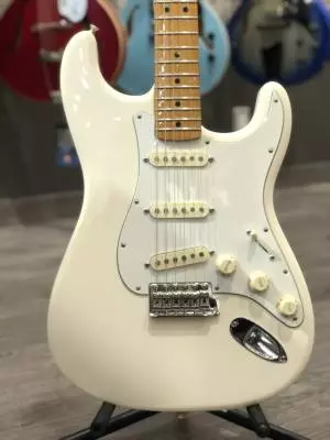 Fender Jimi Hendrix Stratocaster, Maple Fingerboard - Olympic White 2
