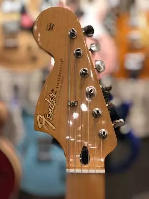Fender Jimi Hendrix Stratocaster, Maple Fingerboard - Olympic White 2