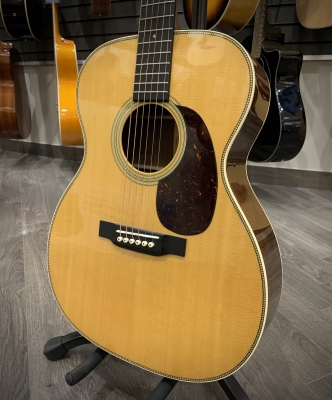 Martin Guitars - 000-28 V18