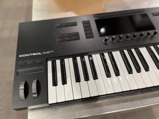 Native Instruments - KONTROL S49 MK3 2