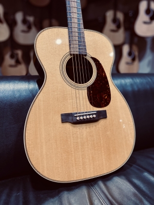 Martin Guitars - OM-28E V18
