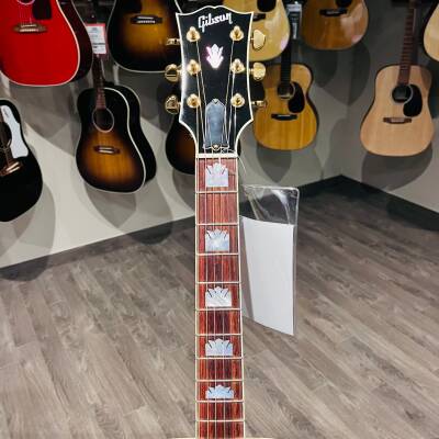 Store Special Product - GIBSON SJ-200 STD TRIBURST