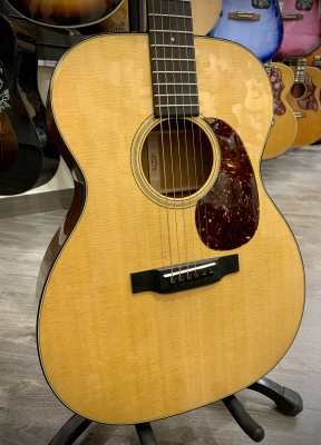 Martin Guitars - 000-18 STD
