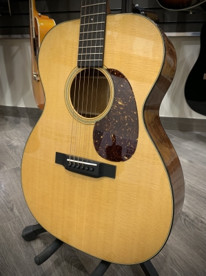 Martin Guitars - 000-18 STD 2
