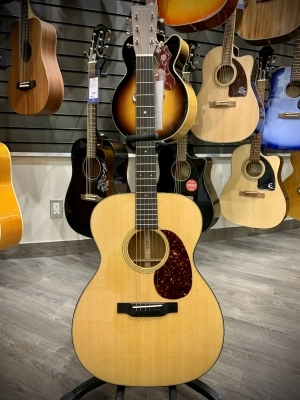 Martin Guitars - 000-18 STD 2