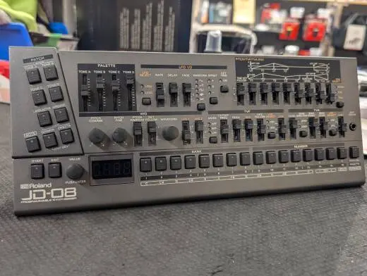 Roland - JD-08
