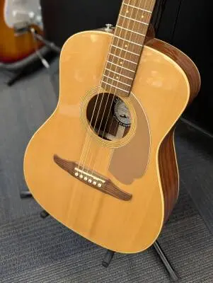 Fender - Malibu Player 2