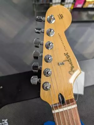 Fender Player Stratocaster Pau Ferro 3 Tone Sunburst 2