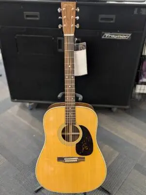 Martin Guitars - D-28 2017