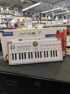 Arturia - ASTROLAB37