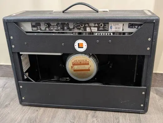 Fender - 65 Deluxe Reverb 2