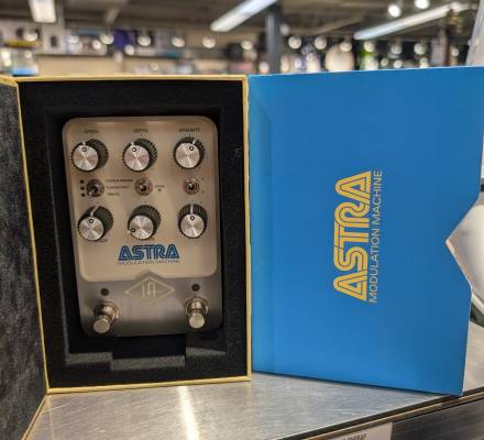 Universal Audio Astra Modulation Machine Stereo Effects Pedal