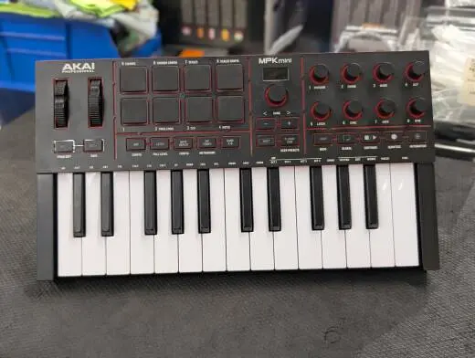 Akai - MPKMINI IV B