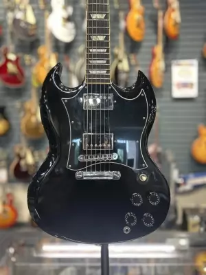 Gibson - SG Standard in Ebony with Chrome Hardware 2