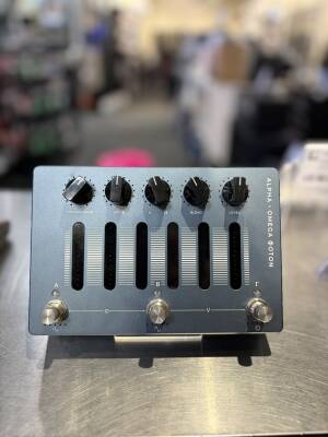 Darkglass Alpha Omega Ultra V2 Preamplifier With AUX Input