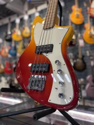 Fender Player Plus Meteora LEFTY Bass 2