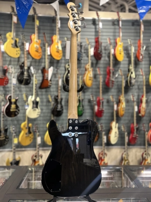 G&L ASAT Fretless Semi-Hollow Bass 2